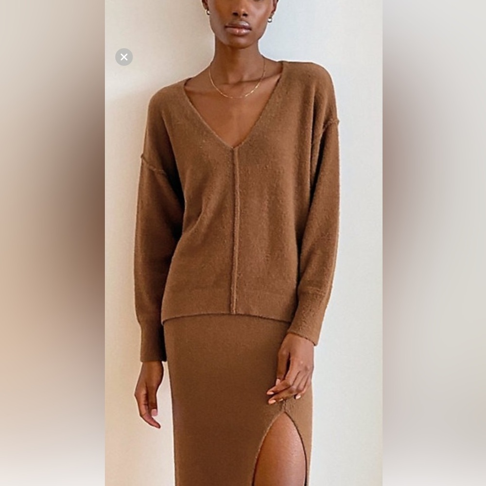 Aritzia Wilfred free Brown V-Neck fuzzy sweater